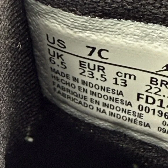 Jordan Kids Sneakers Black, White, and Green - Picture 9 of 15